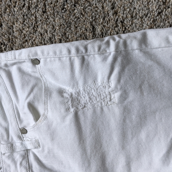 Max Studio Shorts - Picture 4 of 8